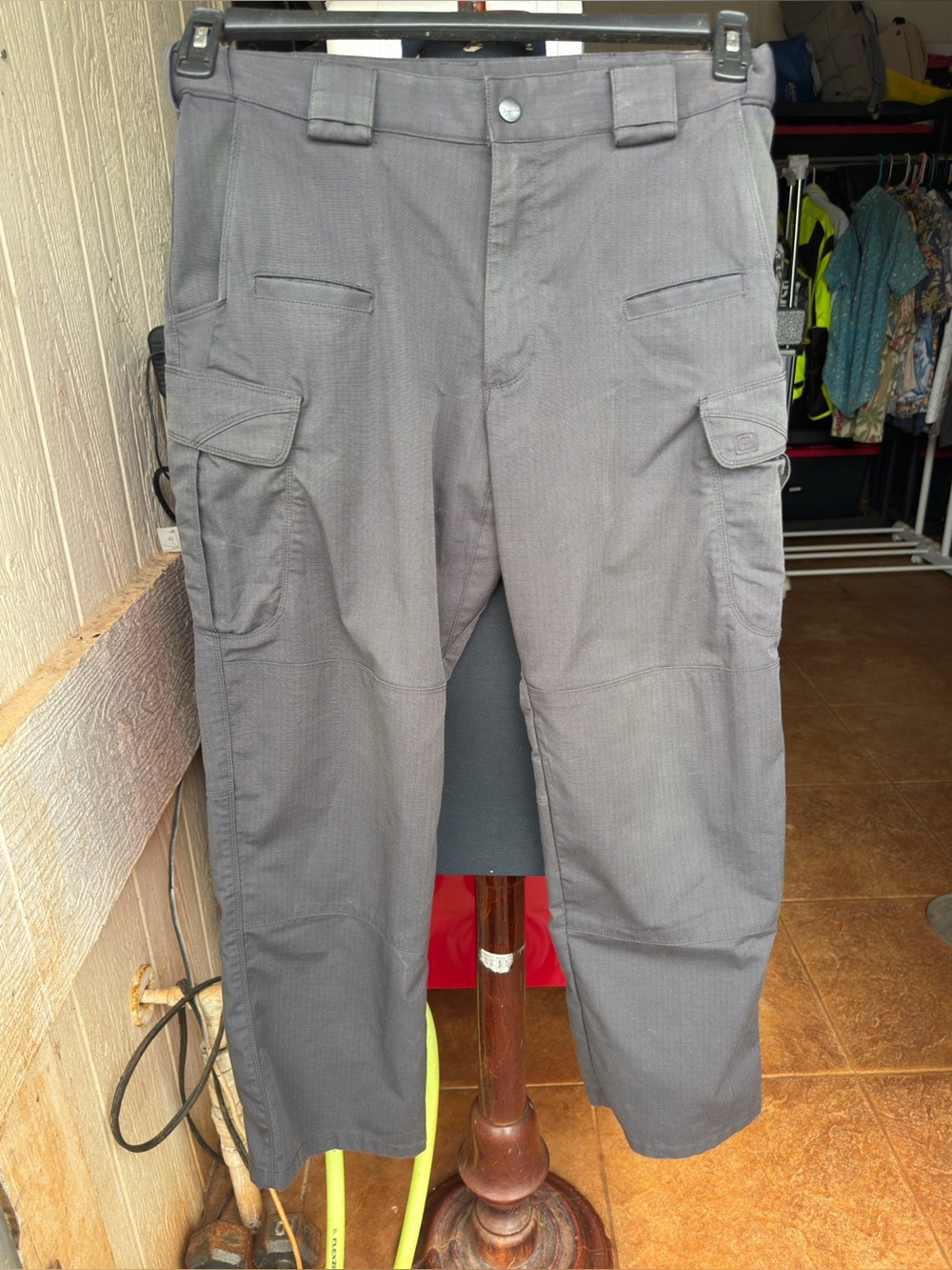 PreOwned 5.11 Tactical Men's Cargo Pants Dark Gray Size 32x30